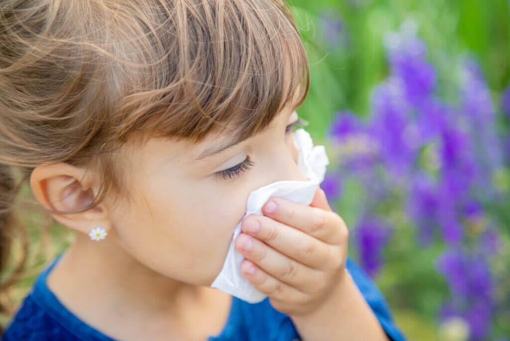 Jarní alergie a nachlazení - jak se bránit? seasonal allergy child coryza