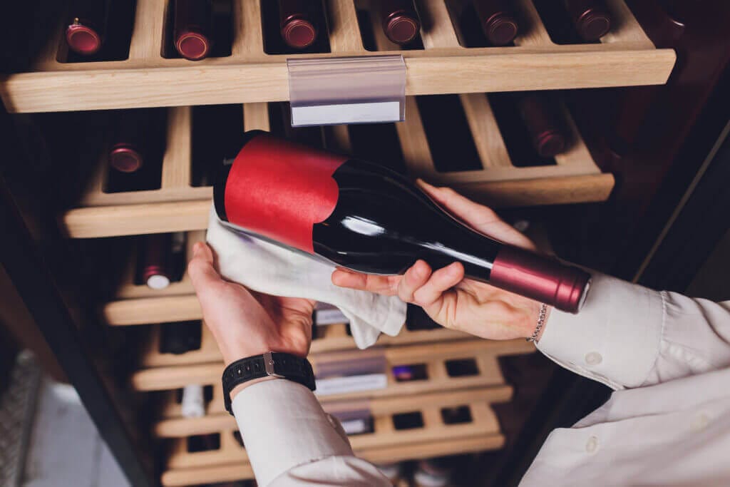Jak vybrat domácí vinotéku? storing bottles wine fridge alcoholic card restaurant cooling preserving wine