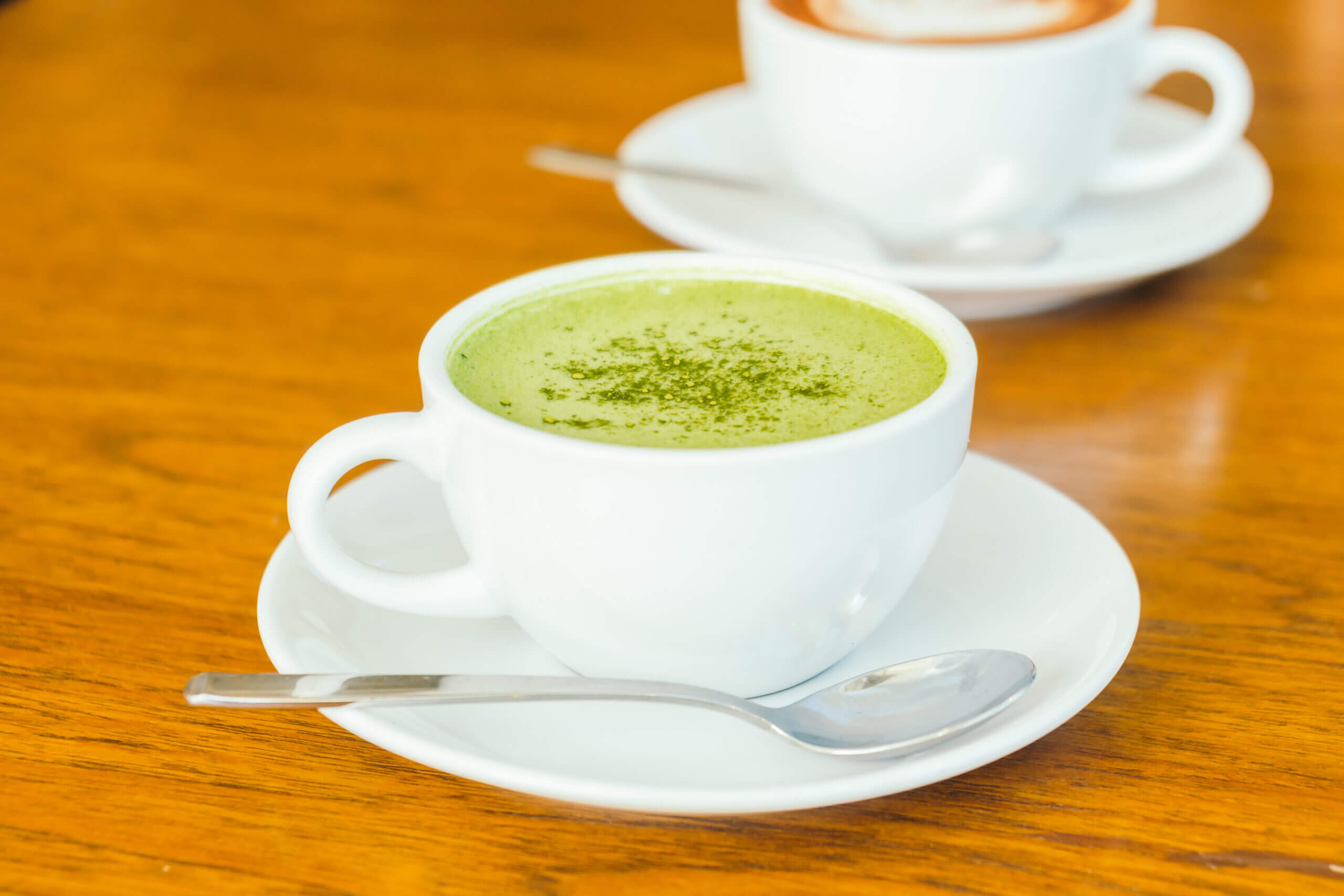 hot green matcha latte white cup scaled